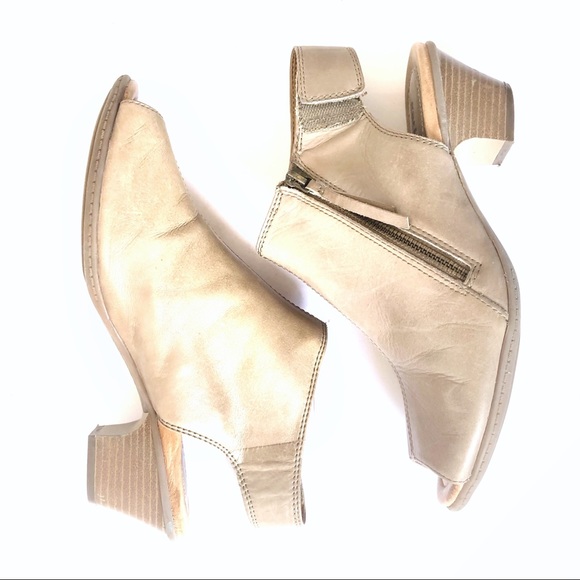 Earth Kristy Taupe Leather Slingback Bootie/Sandal - Picture 3 of 9